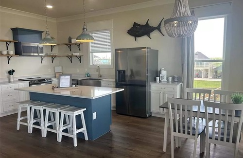 Hackberry House | Idyllic Camp Retreat in Angler Bay - Rated 10/10!