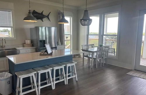 Hackberry House | Idyllic Camp Retreat in Angler Bay - Rated 10/10!
