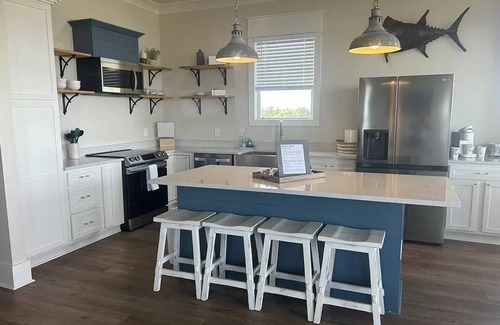 Hackberry House | Idyllic Camp Retreat in Angler Bay - Rated 10/10!