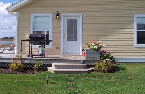 Queens County Cottage | Beautiful Canada Select 4 star ocean front air conditioned beach house