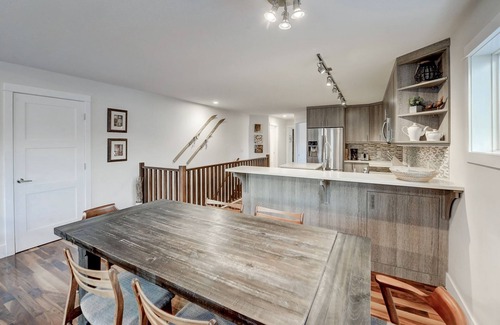 Teepee Town House | Scenic Canmore Retreat with Kitchen & Walk to Downtown
