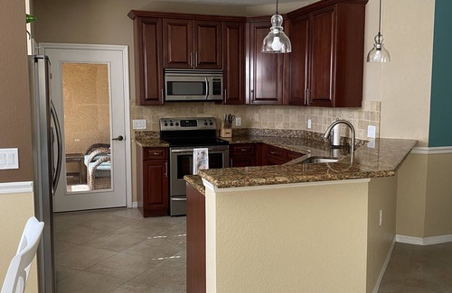 Diplomat Condo | Exquisite Cape Coral Condo with Pool & Hot Tub Amenities