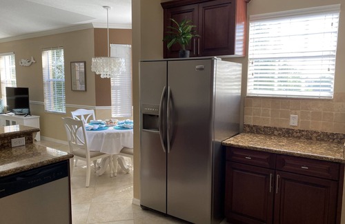 Diplomat Condo | Exquisite Cape Coral Condo with Pool & Hot Tub Amenities