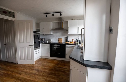 Atlantic Wharf House | Beautiful Cardiff Wharf Free Parking Waterviews