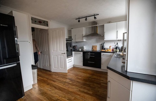 Atlantic Wharf House | Beautiful Cardiff Wharf Free Parking Waterviews