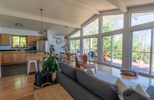 Loch Sheldrake House | Inviting Catskills Country Home with Private Yard & Spa