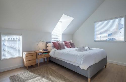 Cambridge City Centre Apartment | Beautiful Central Apt - With Parking