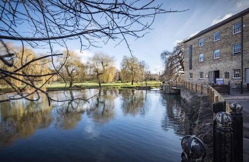 Cambridge City Centre Apartment | Beautiful Central Apt - With Parking