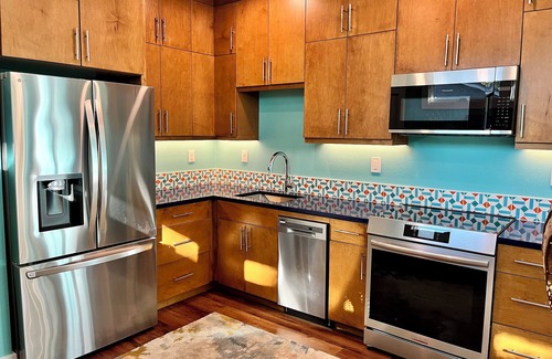 Cherrywood Apartment | Beautiful central Austin apartment! Near ATX-cool cafes, bars, & parks!