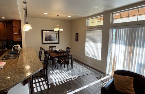Leavenworth Condo | Prime Downtown Condo Near Attractions with Pool & Spa