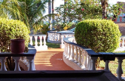 Igarata House | Enchanting Chácara with Pool and Lake View in Igarate