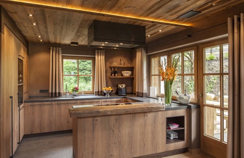 Kirchberg in Tirol Ski Chalet | Idyllic Chalet Near Kitzbühel Ski Slopes with Hot Tub