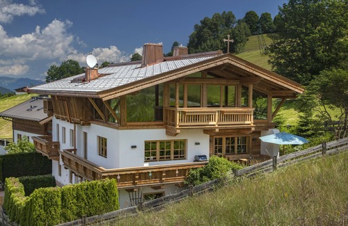 Kirchberg in Tirol Ski Chalet | Idyllic Chalet Near Kitzbühel Ski Slopes with Hot Tub