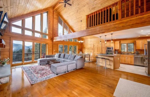 Jewett House | Beautiful chalet, mins to Hunter/Windham slopes