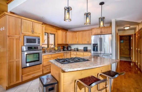 Jewett House | Beautiful chalet, mins to Hunter/Windham slopes