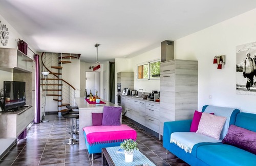 Cessenaz Ski Chalet | Eco-Friendly Chalet by Lake Annecy with Nordic Spa Access