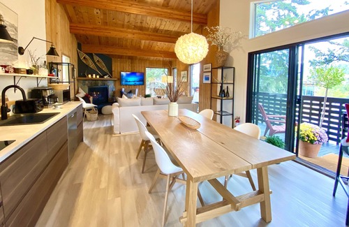 Banff House | Prime Chalet in Banff with Pool, Spa & Perfect Location