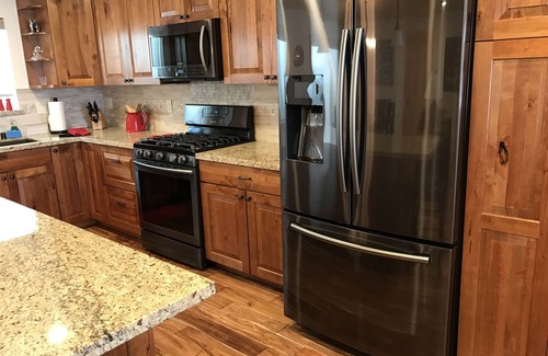 Chamberlands House | Escape to Chambers Landing Cabin with Private Pool & Breakfast