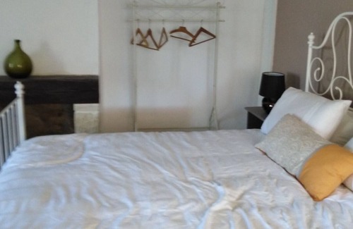 Lussan Bed & Breakfast | Charming Chambre D'hotes with Breakfast in Prime Location