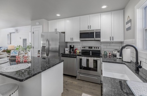 Bean Station Cottage | Inviting Cherokee Lake Cozy Cottage with Spa and Kitchen