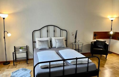 Wahring Apartment | City Centre Apartment: Rated 9.3/10 & Pet-Friendly Stay