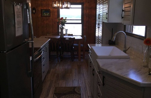 Petoskey Cabin | Immaculate Cottage Retreat on Crooked Lake - Sleeps 8