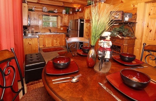 Sevierville Cabin | Inviting Hotel with Pool, Spa & Breathtaking Views
