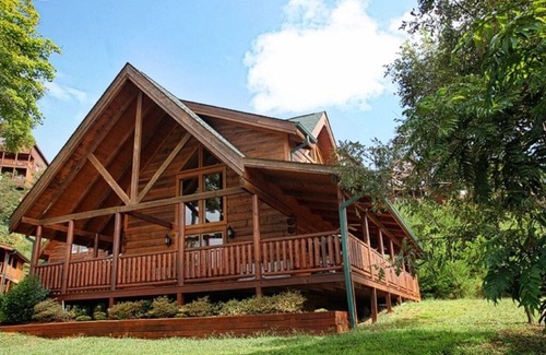 Sevierville Cabin | Inviting Hotel with Pool, Spa & Breathtaking Views