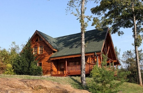 Sevierville Cabin | Inviting Hotel with Pool, Spa & Breathtaking Views