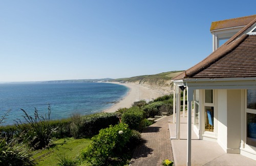 Gunwalloe House | Coastal Cornish House with Breathtaking Ocean Views
