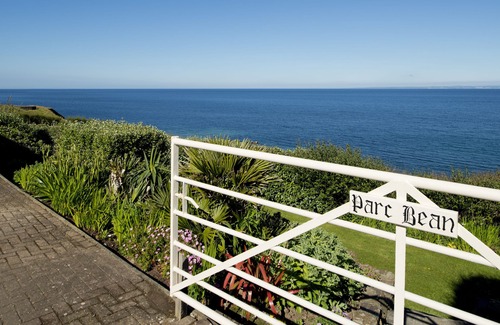 Gunwalloe House | Coastal Cornish House with Breathtaking Ocean Views