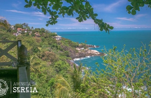 Praia de Borrifos House | Beautiful coastline overlooking Alcatrazes Island