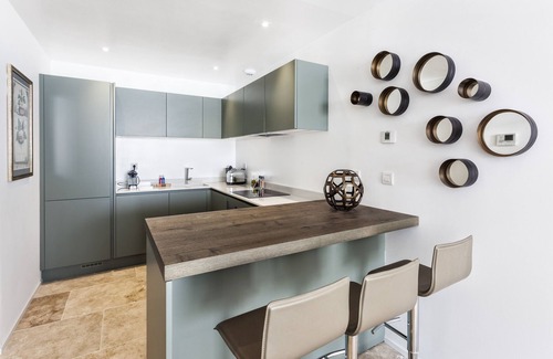 La Croix-Valmer Apartment | Top-Rated Colibri Vert Apartment with Oceanfront Views