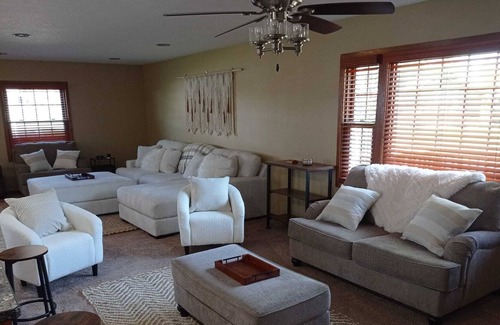 Pella House | Beautiful, comfortable, space close to town. Accommodates large group bookings!