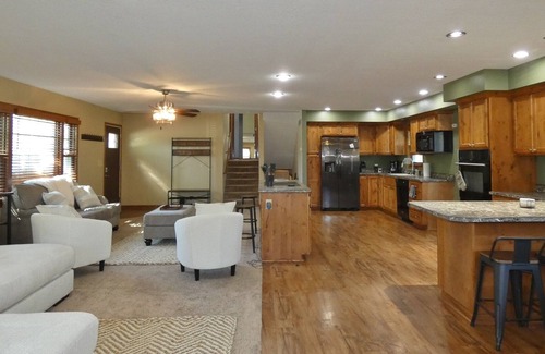 Pella House | Beautiful, comfortable, space close to town. Accommodates large group bookings!