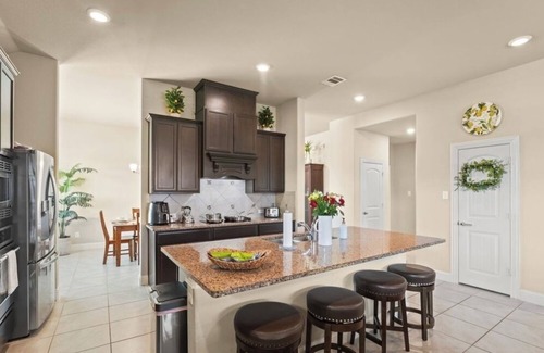 Oak Point House | Beautiful Comfy Home With Enough Room for the Whole Family