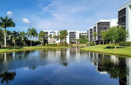 Fort Myers Condo | Riverside Condo with Pool Views and 10/10 Guest Rating