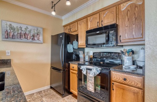Indian Point Condo | Lakefront Condo with Hot Tub & Pool, Steps from SDC