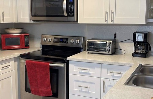 Paradise Condo | Ideal Condo Near Las Vegas Strip with Pool and Spa Access