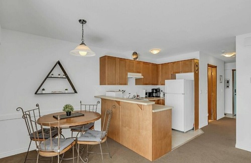 Central Okanagan Condo | Inviting Condo at Lake Okanagan Resort - Steps to the Beach!
