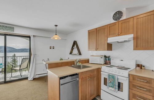 Central Okanagan Condo | Inviting Condo at Lake Okanagan Resort - Steps to the Beach!