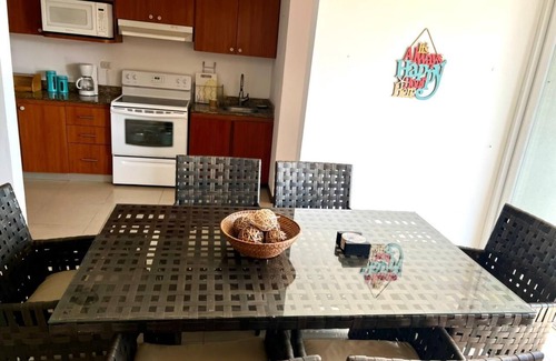 Barrio Santa Lucia House | Costa Rica Condo: Steps from the Beach with Pool Access