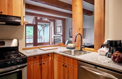 Ucluelet Apartment | Oceanfront Condo with Amazing Views and Guest Rating of 9.8