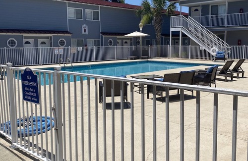 Biloxi Condo | Oceanfront Condo on Beach Boulevard with Pool & Ocean Views