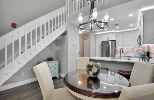Pine Ridge Condo | Coastal Condo with Pool & Ocean View, 10/10 Guest Rated