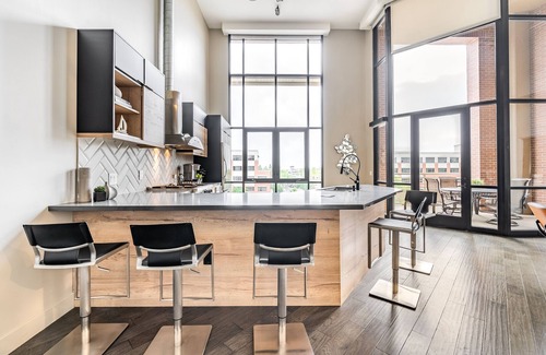 Brown and Stetson Business Condo | Chic Loft in Scottsdale with Pool and Spa Amenities