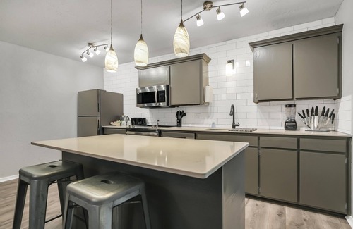Lawton Apartment | Beautiful Contemporary Suite #14