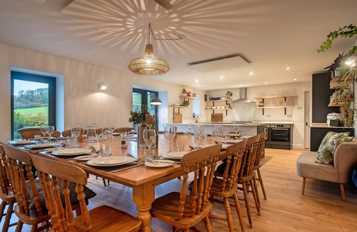 Ashprington House | Inviting Converted Barn Retreat for Families and Friends