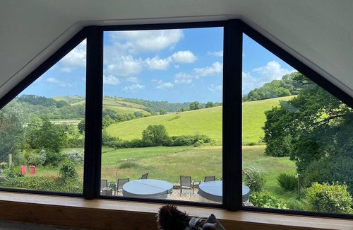 Ashprington House | Inviting Converted Barn Retreat for Families and Friends