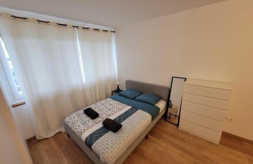 Ris Orangis Apartment | Inviting 3-Bedroom Accommodation for Families & Groups